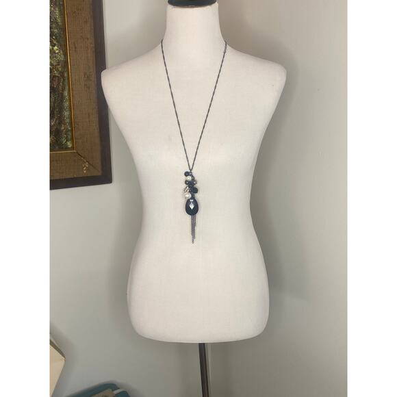 Unbranded Jewelry - Elegant Long Black & Pearl Cluster Pendant Necklace